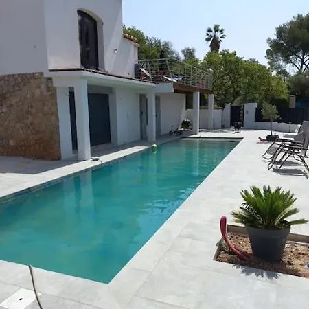Au Calme Avec Piscine Et Terrasse Apartment Carqueiranne